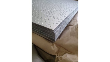 лист нержавеющий рифленый чечевица 1 мм AISI 304 купить в Перми