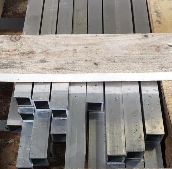 Труба алюминиевая профильная квадратная 25x25x2 мм АД31Т1 ГОСТ 18475-82 фото